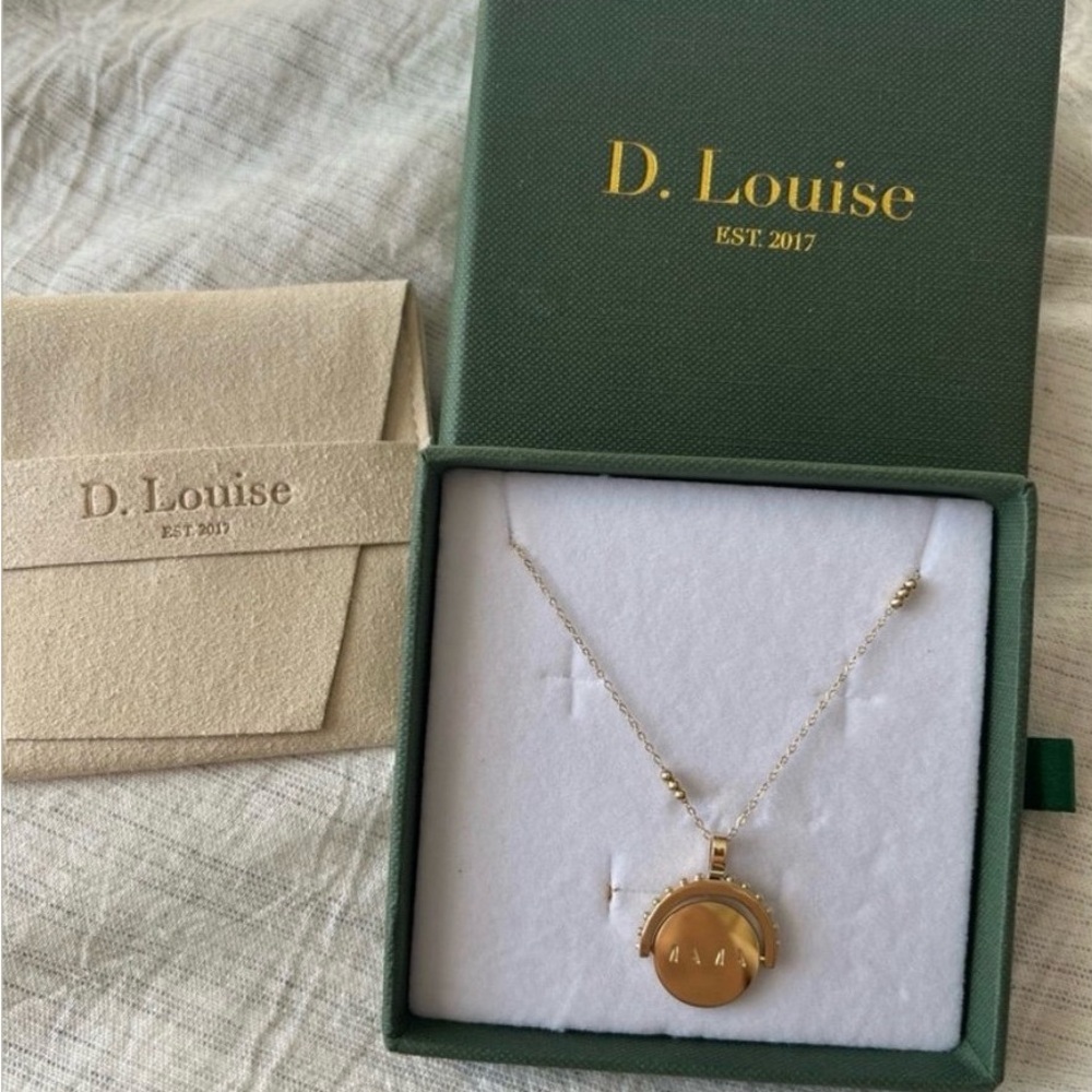 Mama Spinning Pendant Necklace